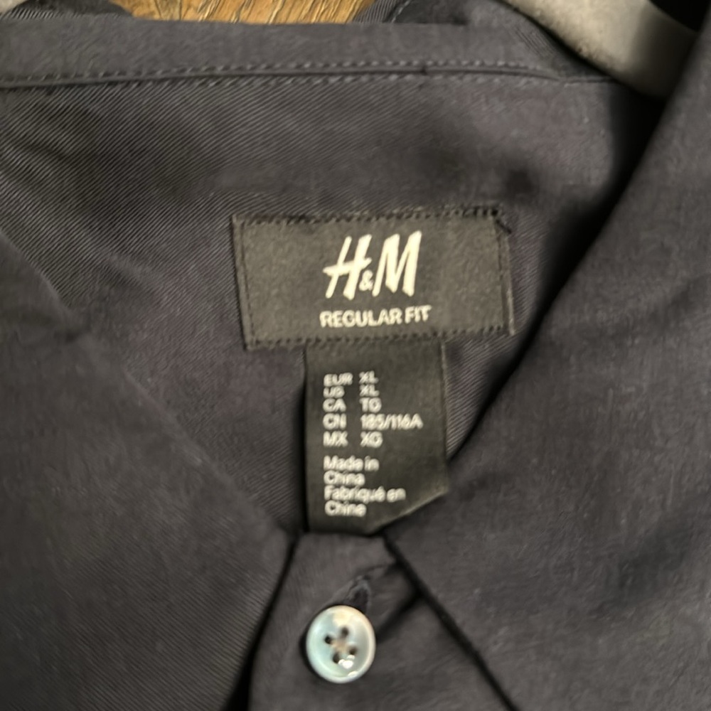 Size xl button up short sleeve - Picture 2 of 3